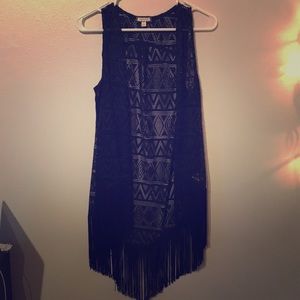 Eyeshadow- Black mid-length crochet fringed vest
